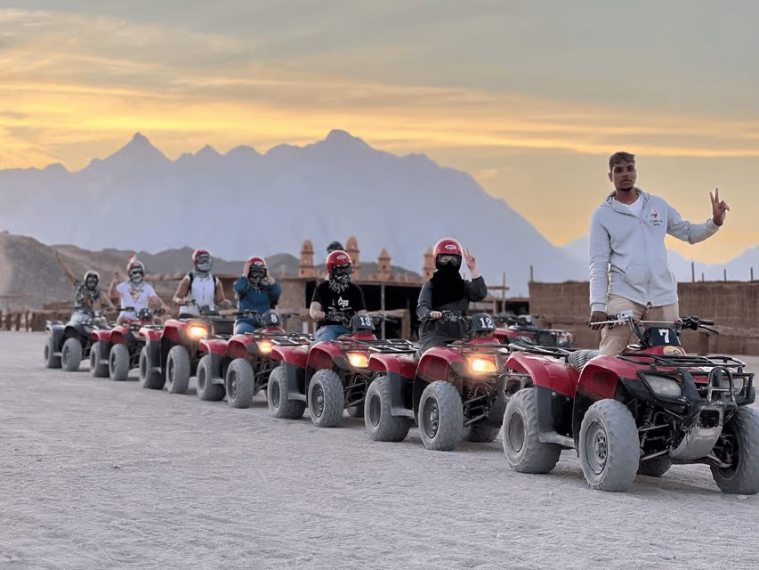 Safari moto dans le désert et camp bédouin – excursion Hurghada